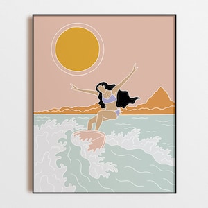 Puede incluir: Una mujer en bikini morado surfa en una tabla de surf rosa en un océano turquesa con olas blancas. El sol es un círculo amarillo brillante en el cielo rosa.