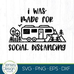 Quinta rueda divertida para acampar svg, quinta rueda para acampar svg, arte de camiseta de distanciamiento social, remolque de viaje, cuarentena de campamento, aventura png para Cricut