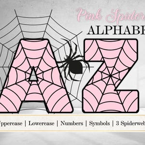Op de afbeelding: Pink Spiderman alfabet ontwerp met de letters A en Z, elk gevuld met een roze spinnenweb patroon. Een zwarte spin en een spinnenweb zijn ook zichtbaar. Het ontwerp bevat hoofdletters, kleine letters, cijfers, symbolen en 3 spinnenwebben.