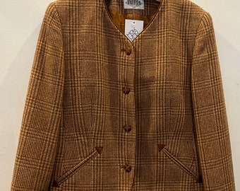 Vintage brown checkered blazer made from wool-mix.