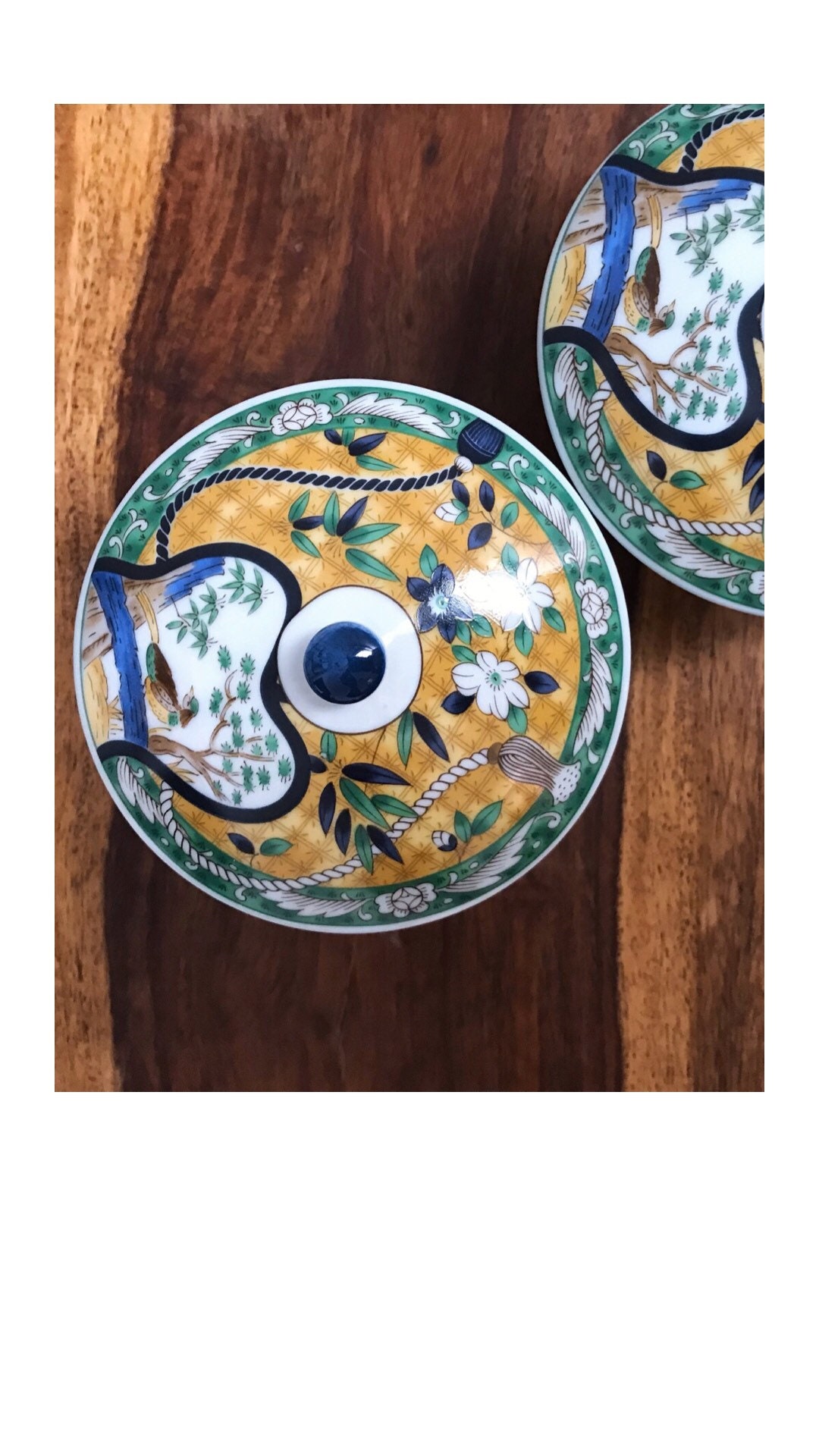 Paire de Tasses à Thé en Porcelaine Motif - Japon