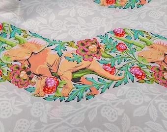 Tula Pink ROAR! // Trifecta - Blush // Algodón acolchado // Triceratops