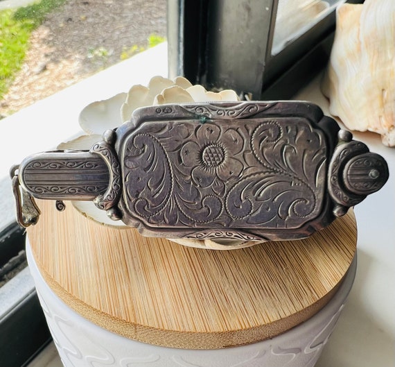 Lorgnette a pair of spectacles with a handle. - image 1