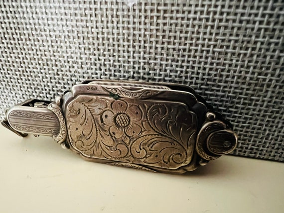 Lorgnette a pair of spectacles with a handle. - image 4