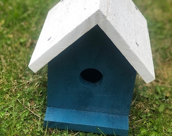 Classic Style Birdhouse / Bird House / Handmade / Bird / Nature / Birdhouses by Bryan