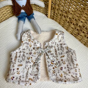 Reversible shepherd vest in Liberty® Theo gold and unbleached curly moumoute image 3