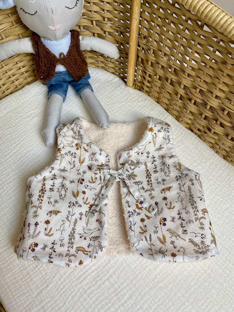 Reversible shepherd vest in Liberty® Theo gold and unbleached curly moumoute image 3