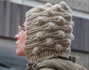 Balaclava with dimensional tuck knitting technique in Beige