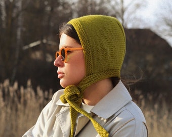 Hand-knitted Adult Bow Tie Bonnet hat in Khaki Green