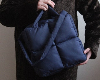 PILLOW PUFFER BAG in navy blue. Padded Super Puffer Oversize Tote Shopper Bag Shoulder Bag Quilted Bag