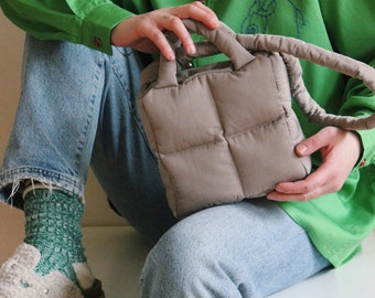 MINI PILLOW PUFFER essential bag in beige with a powder-pink undertone , tote bag
