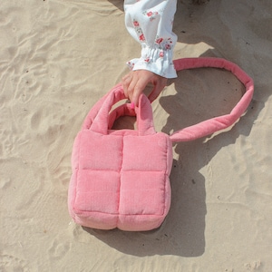 MINI PILLOW PUFFER corduroy essential bag in coral pink , tote bag