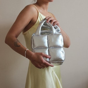 MINI PILLOW PUFFER essential Dirol bag in silver, metallica; tote bag