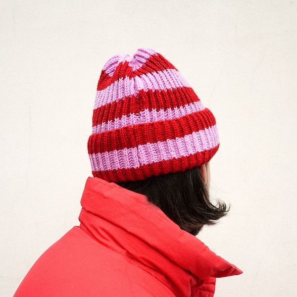 Stripped beanie hat in red and pink
