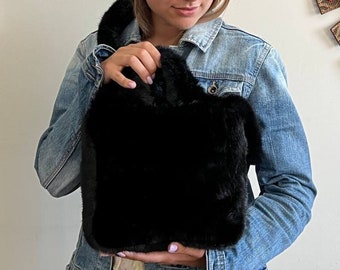 Faux Fur Fluffy PILLOW PUFFER sac essentiel en noir, sac fourre-tout, sac à bandoulière