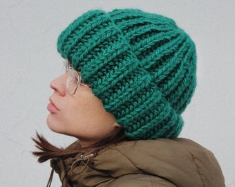 Woolen Chunky beanie hat in emerald green