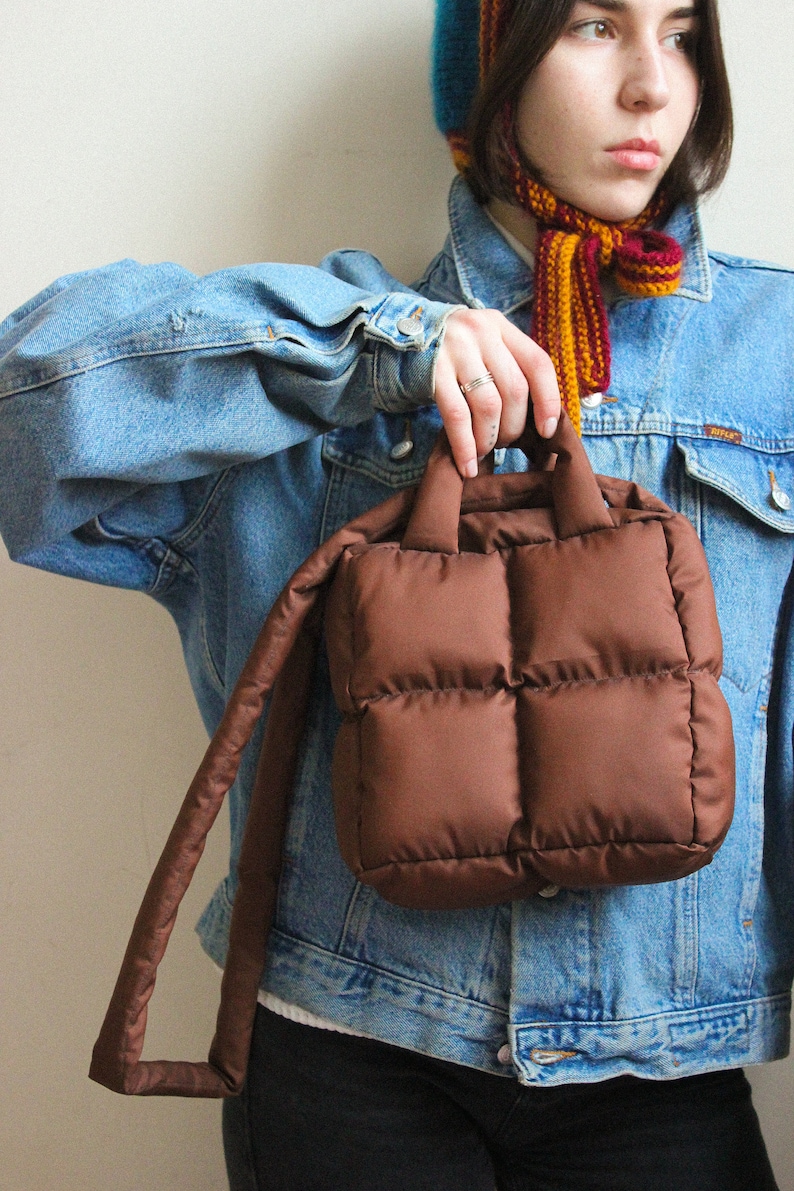 MINI PILLOW PUFFER essential bag in teddy brown tote bag image 4