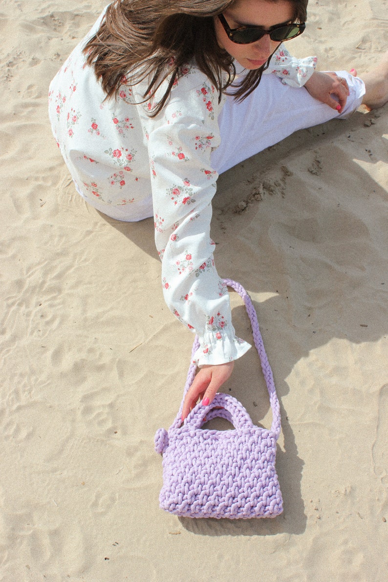 Сoarse knitted crossbody bag in lilac lavender , tote bag image 9