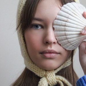 Hand-knitted Adult Bow Tie Bonnet hat in Light Yellow image 3