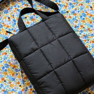PILLOW PUFFER essential bag in black, laptop bag image 2
