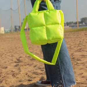 MINI PILLOW PUFFER essential bag in neon yellow, metallica tote bag image 7