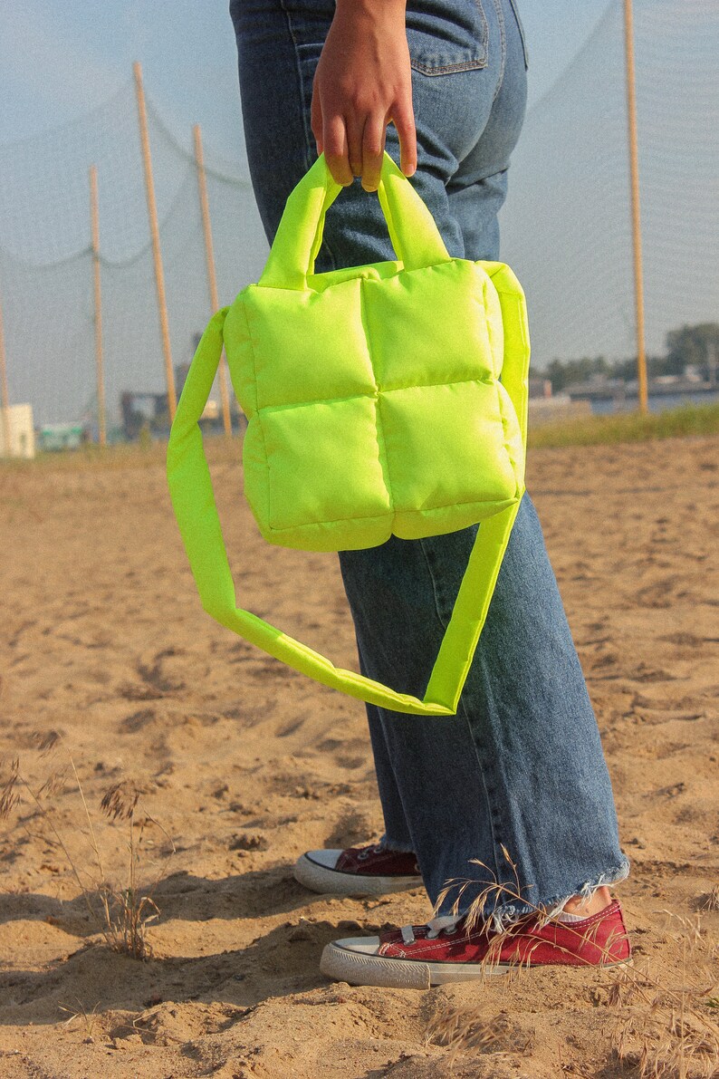 MINI PILLOW PUFFER essential bag in neon yellow, metallica tote bag image 7