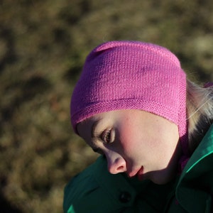 Hand-knitted Adult Bow Tie Bonnet hat in pink image 4