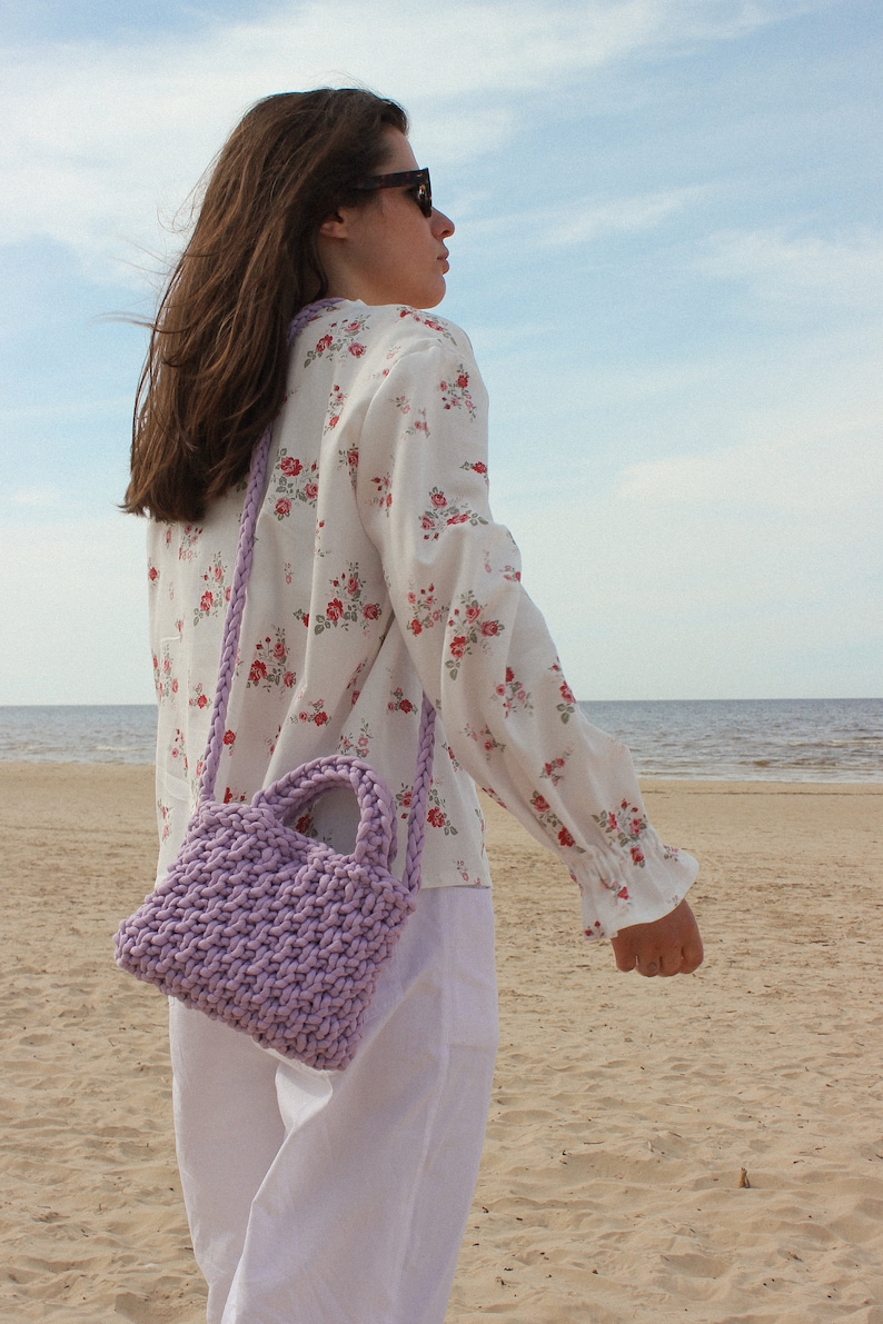 Сoarse knitted crossbody bag in lilac lavender , tote bag image 8