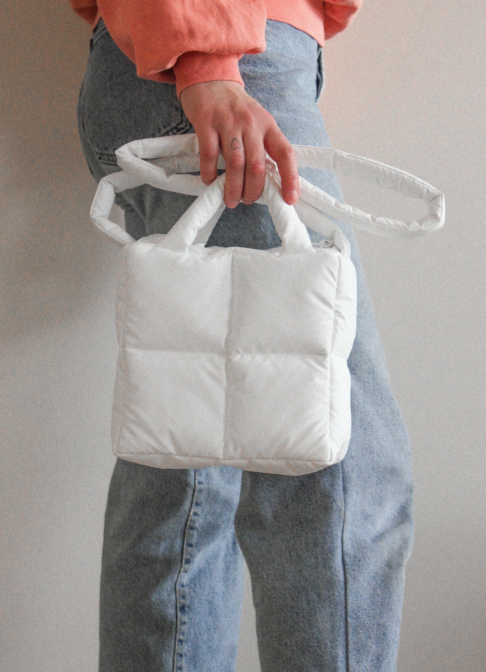 ポーチ EMIS PUFFER MICRO BAGWHITE PUFFER STRING TOTE BAG-SKY BLUE - EMIS