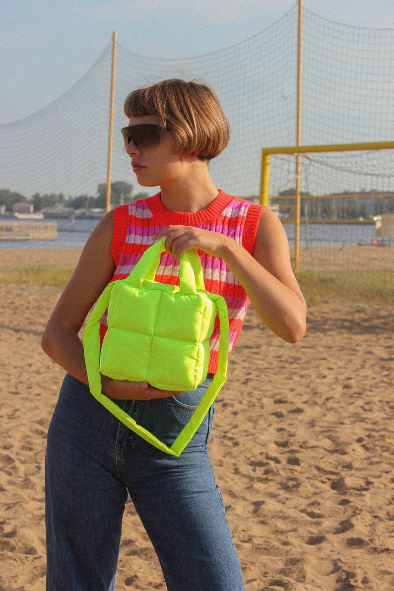 MINI PILLOW PUFFER essential bag in neon yellow, metallica tote bag image 9