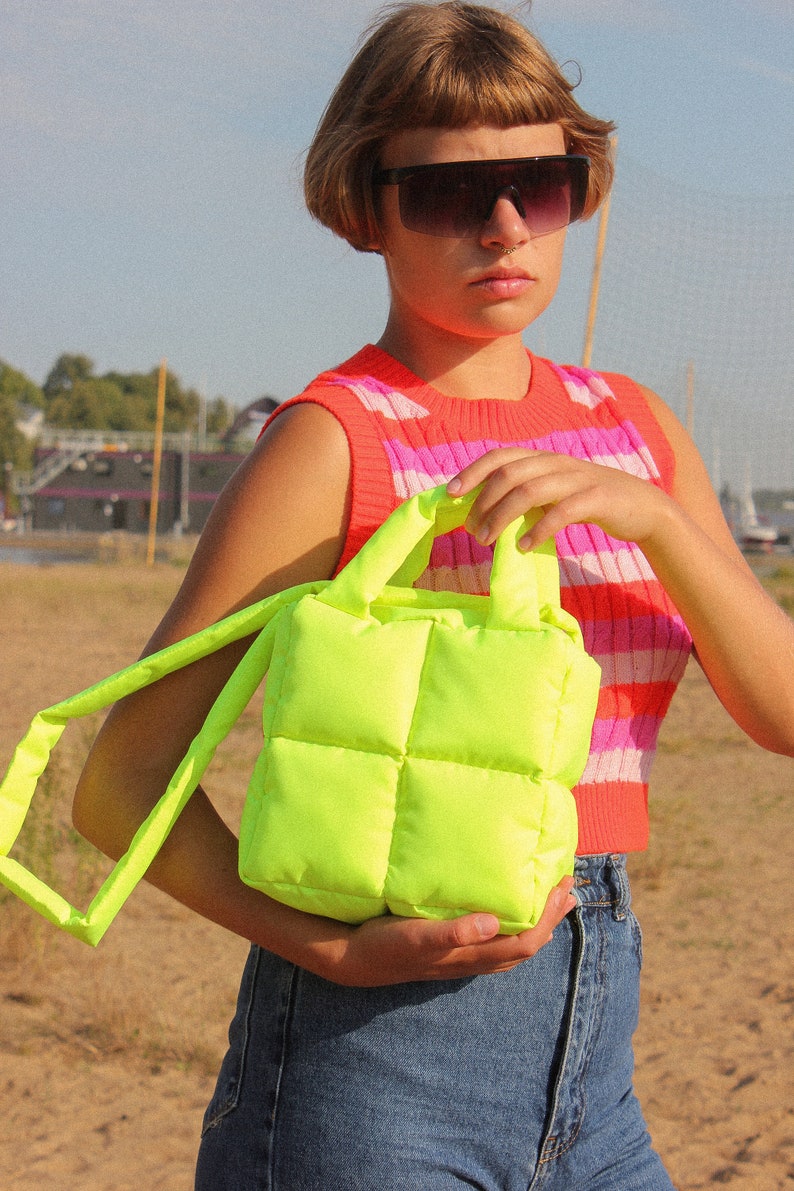 MINI PILLOW PUFFER essential bag in neon yellow, metallica tote bag image 2