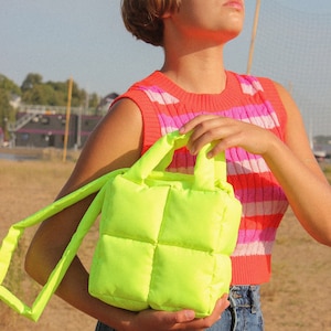 MINI PILLOW PUFFER essential bag in neon yellow, metallica tote bag image 6