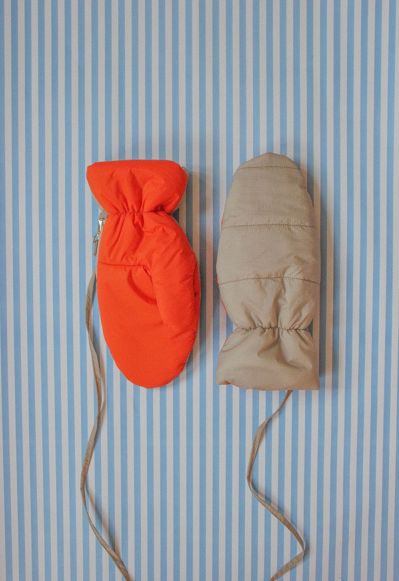 Bicolor Puffer Mittens on Strings in orange and beige image 1