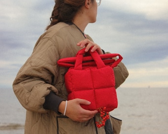 MINI PILLOW PUFFER essential bag in red; tote bag