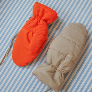 Bicolor Puffer Mittens on Strings in orange and beige image 3