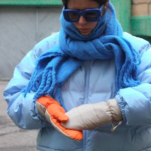 Bicolor Puffer Mittens on Strings in orange and beige image 4