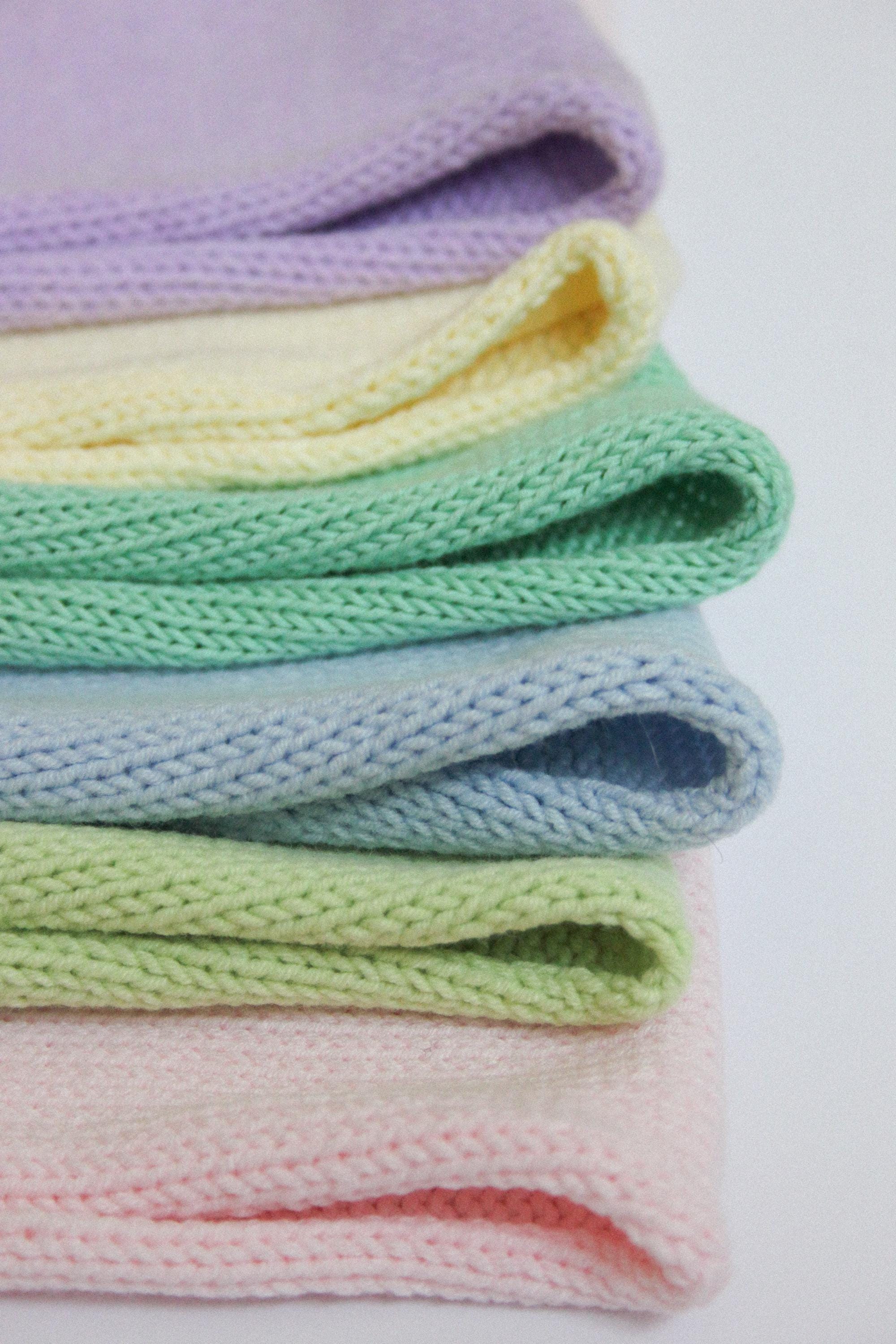Handgestricktes Frühlingskopftuch in Babyblau, Kopftuch, Sonnenhut