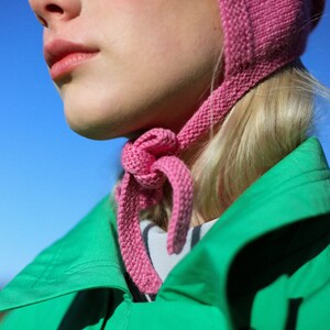 Hand-knitted Adult Bow Tie Bonnet hat in pink image 3