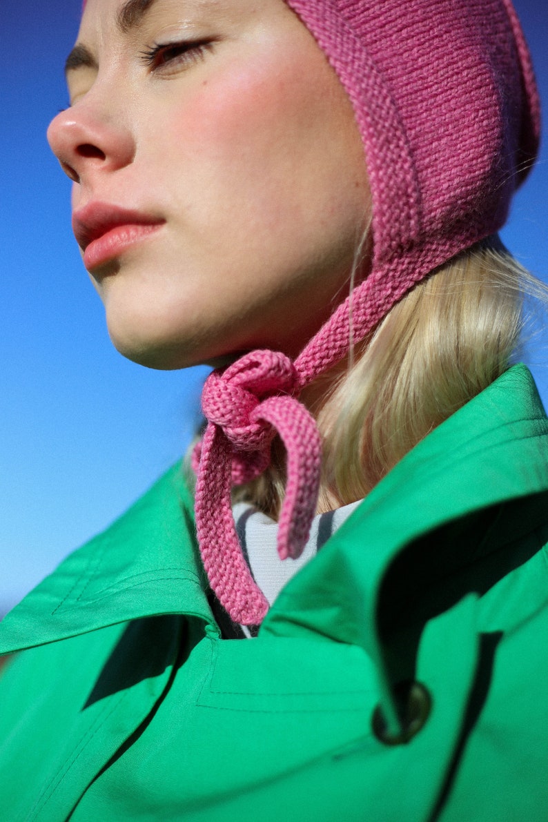 Hand-knitted Adult Bow Tie Bonnet hat in pink image 3