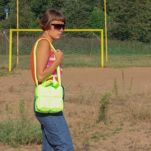 MINI PILLOW PUFFER essential bag in neon yellow, metallica tote bag image 4