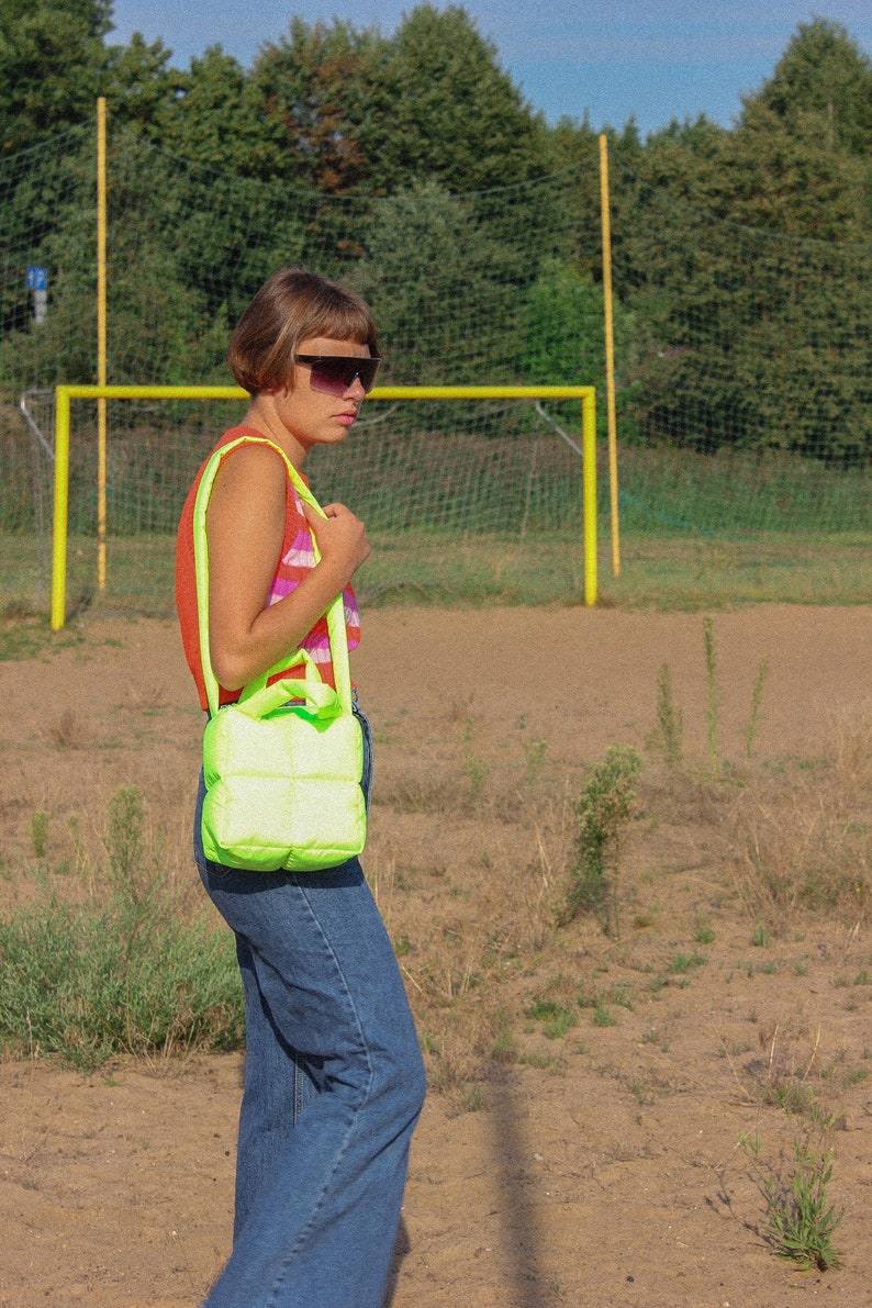 MINI PILLOW PUFFER essential bag in neon yellow, metallica tote bag image 4