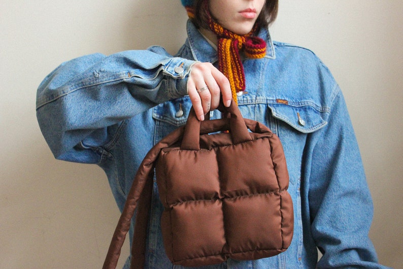 MINI PILLOW PUFFER essential bag in teddy brown tote bag image 7