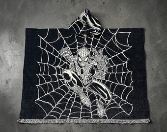 Poncho de super-héros. Cape inspirée des comics. Poncho noir tendance. Très doux et chaud. Cape réversible unisexe. Vêtement bohème stylé. Cadeau artisanal.