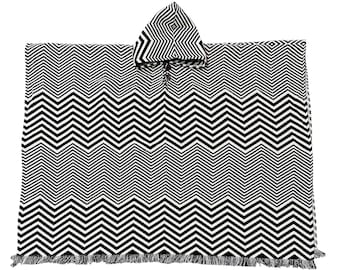 Poncho en alpaga fait main, noir et blanc, réversible, motif géométrique, cape élégante, poncho à capuche bohème, vêtement amérindien