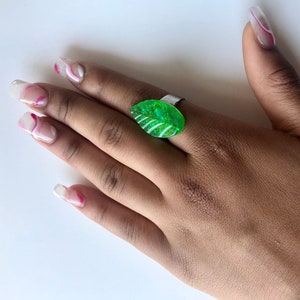 Glorious Green Leaf Clip