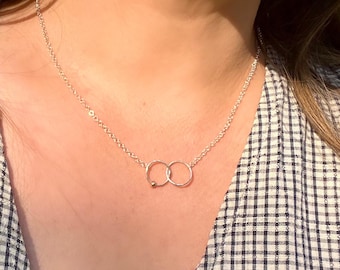 Minimalistiskt handgjort Unity-halsband i sterlingsilver med massiv 9K guldpärla
