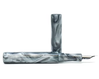 Moondust Fryent Loft Maßgeschneiderter Füllfederhalter - Bock oder JoWo #6 Feder, Geschenkbox