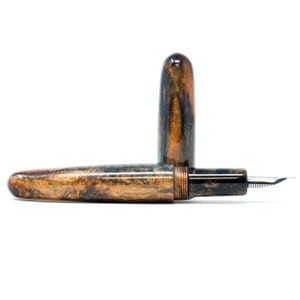 Pluma estilográfica a medida Grand Canterbury Loft XL de cobre antiguo y negro - Punta Bock o JoWo #6, caja de regalo