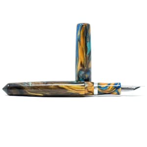 Pluma estilográfica a medida Golden Ocean 2 Skye Loft - Punta Bock o JoWo #6, caja de regalo