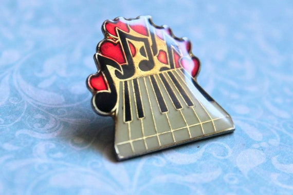 Pin's - Piano, music, heart. Vintage resin pines.